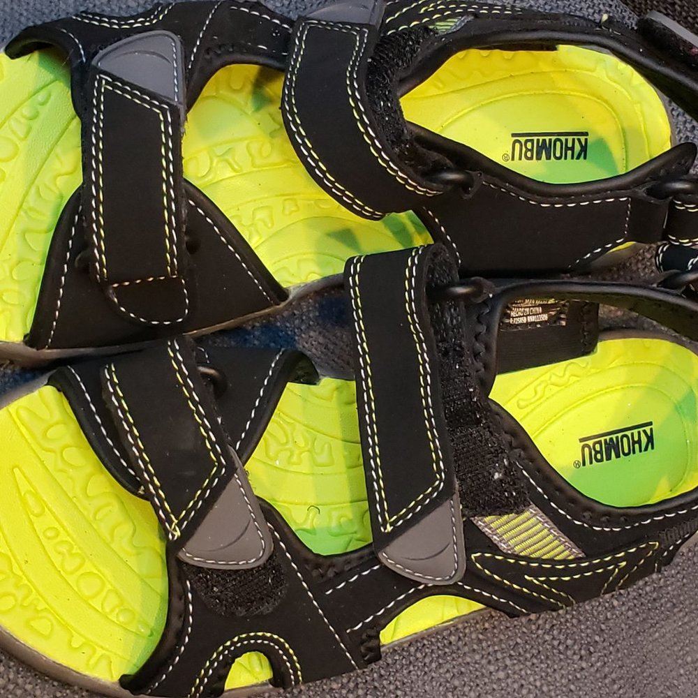 Khombu Sandals  Black/lime green Size 3